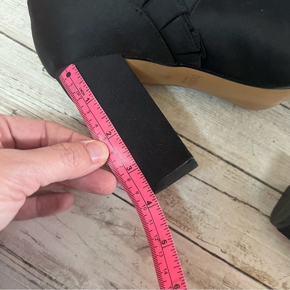 Botkier New York Vienna Ruffle Pump - Picture 11 of 16